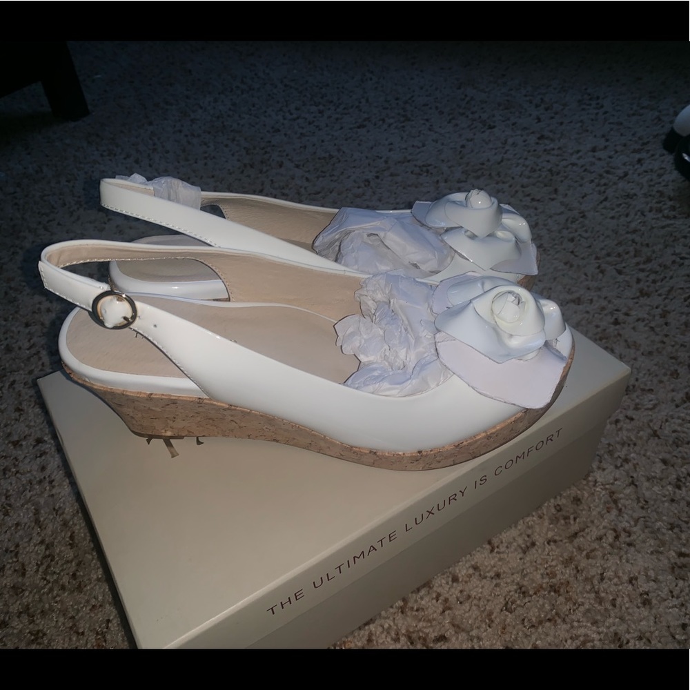 NIB Taryn Rose Flowered Slingbacks